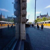 Utolsó helyek: városi séta a Parlamentnél az Oltári Múlttal!