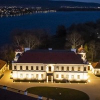 Gyertyafényes tárlatvezetés a tatai Esterházy-kastélyban